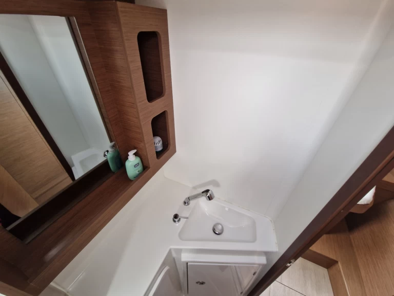 Wynajem Katamaran Lagoon z patentem 