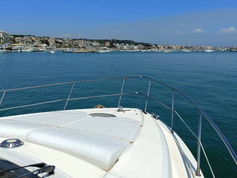 Wynajmij Motorówka z lub bez skippera Azimut w Nettuno