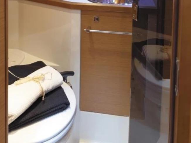 Jeanneau Sun Odyssey 379 między profesjonalistami a osobami prywatnymi w Salerno