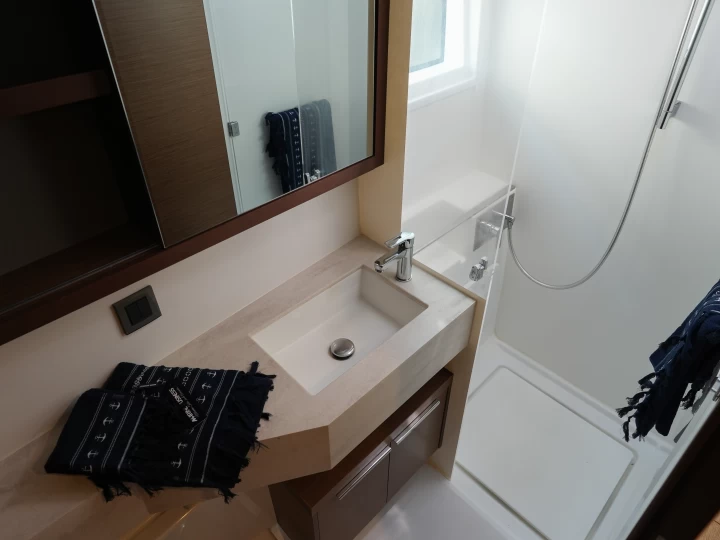 Wynajmij Lagoon Lagoon 46 w Salerno