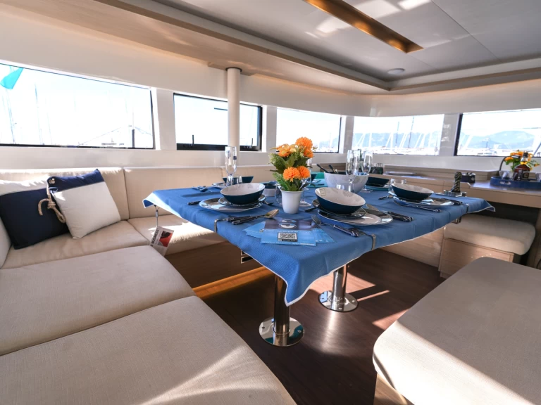 Wynajem Katamaran Lagoon z patentem 