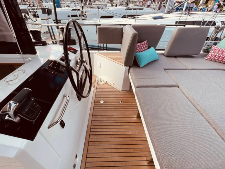 Jeanneau Jeanneau 55 między profesjonalistami a osobami prywatnymi w Salerno