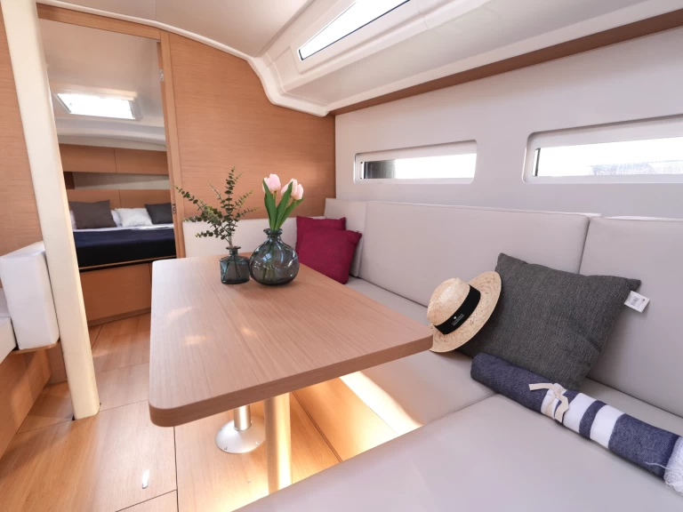 Wynajmij Jeanneau Sun Odyssey 410 w Salerno