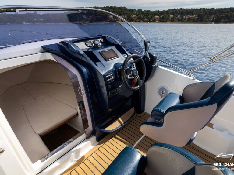 Wynajem Motorówka Galeon z patentem 