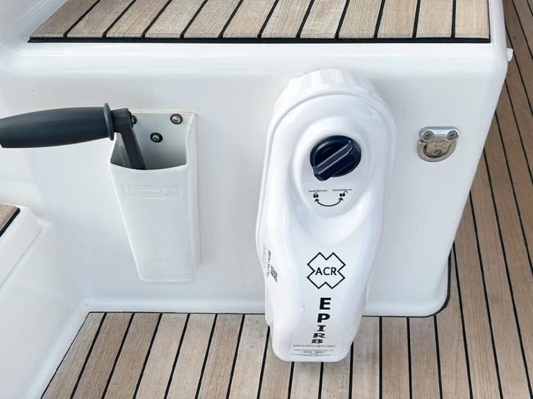 Wynajem Żaglowiec Dufour z patentem 