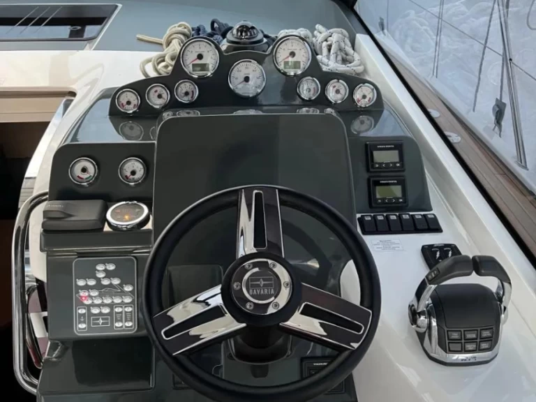 Wynajem Motorówka Bavaria z patentem 