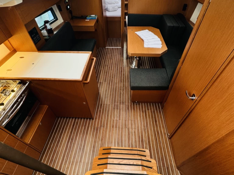 Wynajem Żaglowiec Bavaria z patentem 