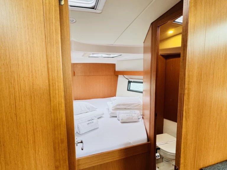 Bavaria Bavaria C38 między profesjonalistami a osobami prywatnymi w Novi Vinodolski