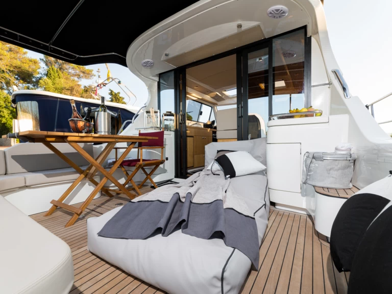 Wynajmij Sas Vektor ADRIANA 36 w Novi Vinodolski