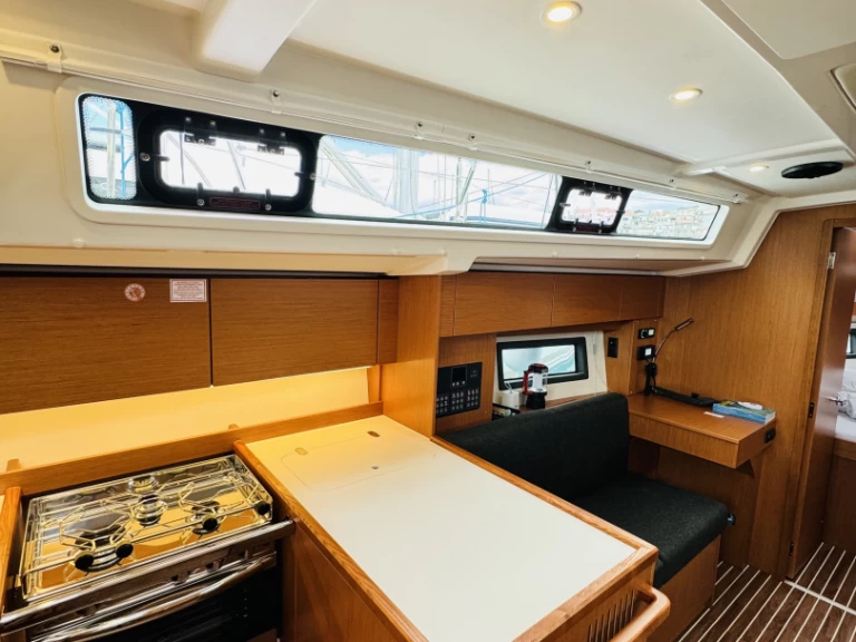 Wynajem Żaglowiec Bavaria z patentem 