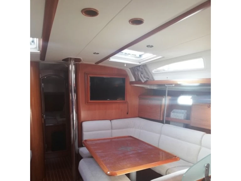 Wynajmij Jeanneau Sun Odyssey 43 w Alimos