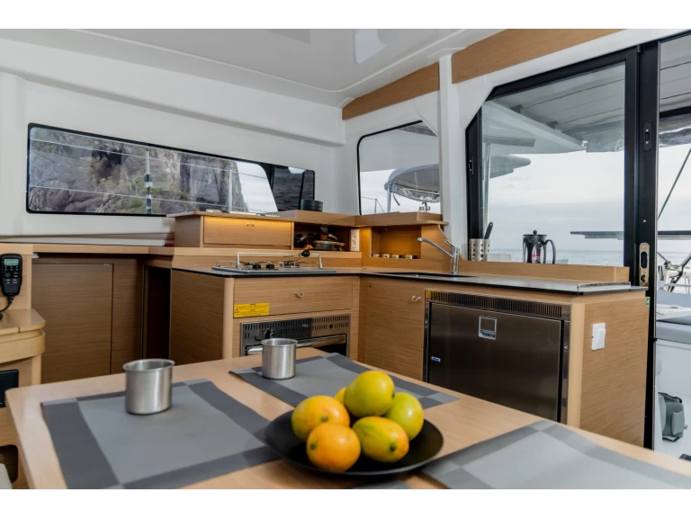 Wynajmij Katamaran z lub bez skippera Excess w Ribishi