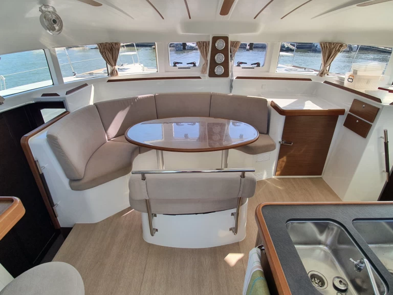 Wynajmij Lagoon Lagoon 380 w Hyeres