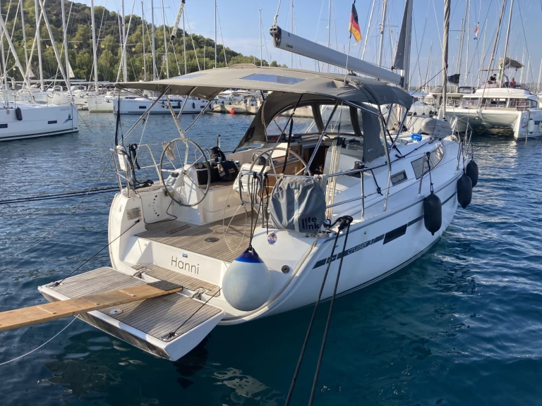 Bavaria Cruiser 37 między profesjonalistami a osobami prywatnymi w Sibenik