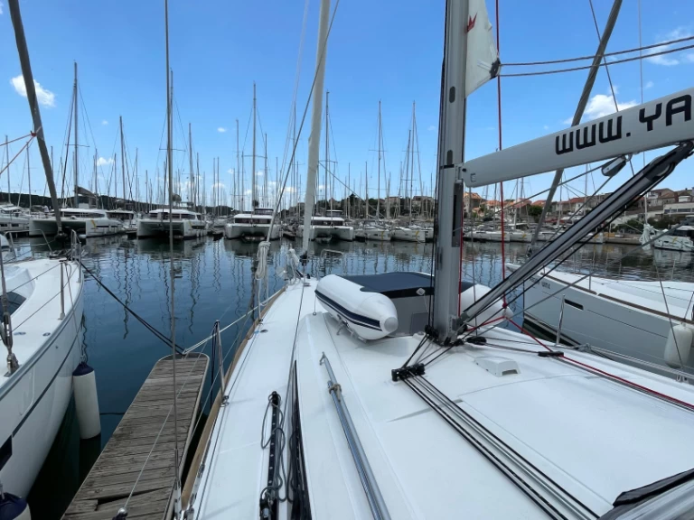 Wynajmij Żaglowiec z lub bez skippera Bénéteau w Sibenik