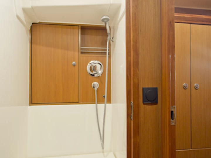 Wynajem łodzi Sibenik tanio Bavaria 45