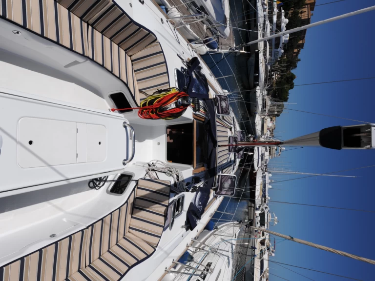 Wynajem Żaglowiec Jeanneau z patentem 