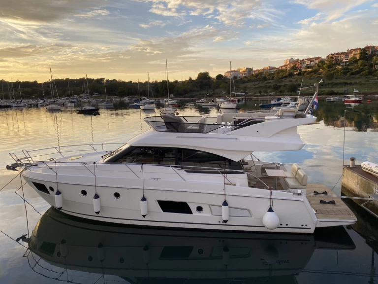 Wynajem Motorówka Bavaria z patentem 