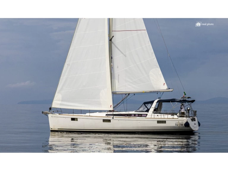 Wynajmij Bénéteau Oceanis 48 w Puntone