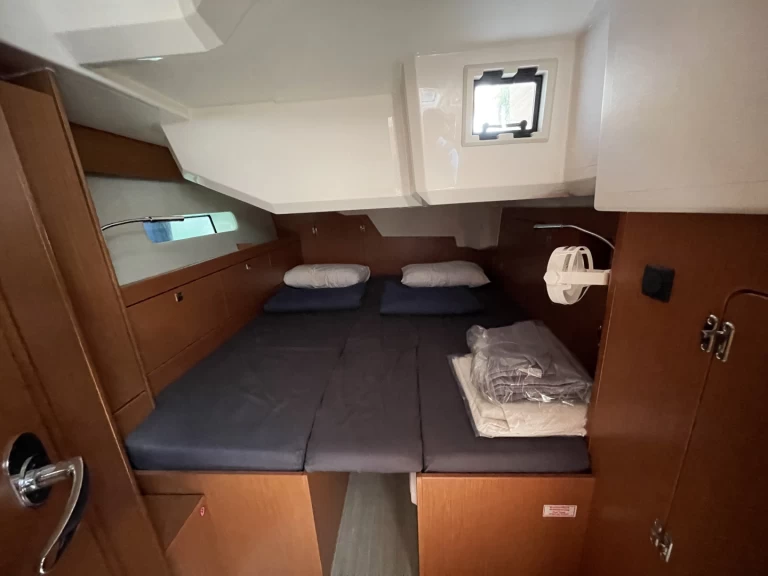 Wynajem Żaglowiec Bavaria z patentem 