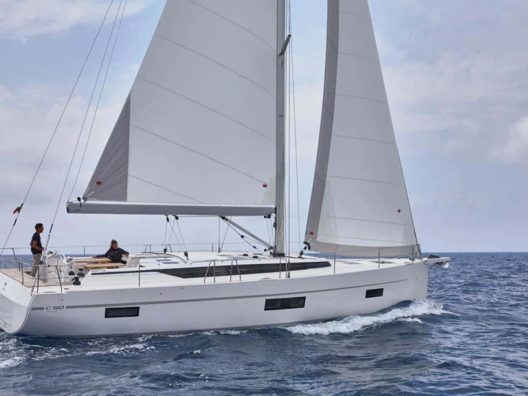 Wynajmij Bavaria Bavaria C50 Holiday - 5 cab. w Golfo Aranci