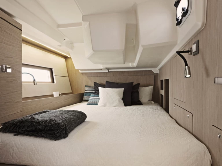 Bénéteau Oceanis 46 między profesjonalistami a osobami prywatnymi w Procida