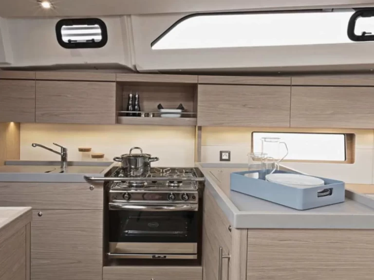 Wynajmij Żaglowiec z lub bez skippera Bénéteau w Marina (City)