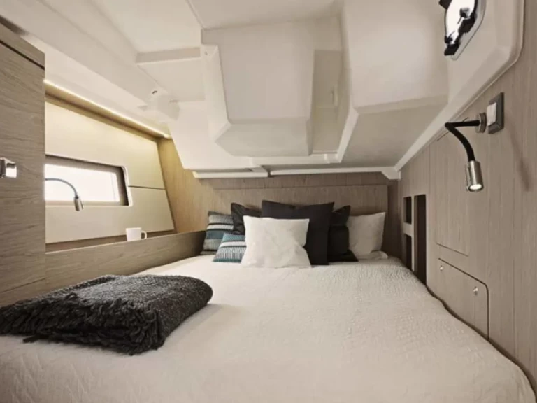 Wynajem Żaglowiec Bénéteau z patentem 