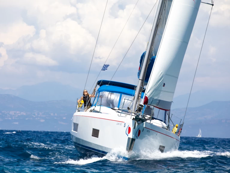 Bénéteau Oceanis 46 między profesjonalistami a osobami prywatnymi w Piraeus