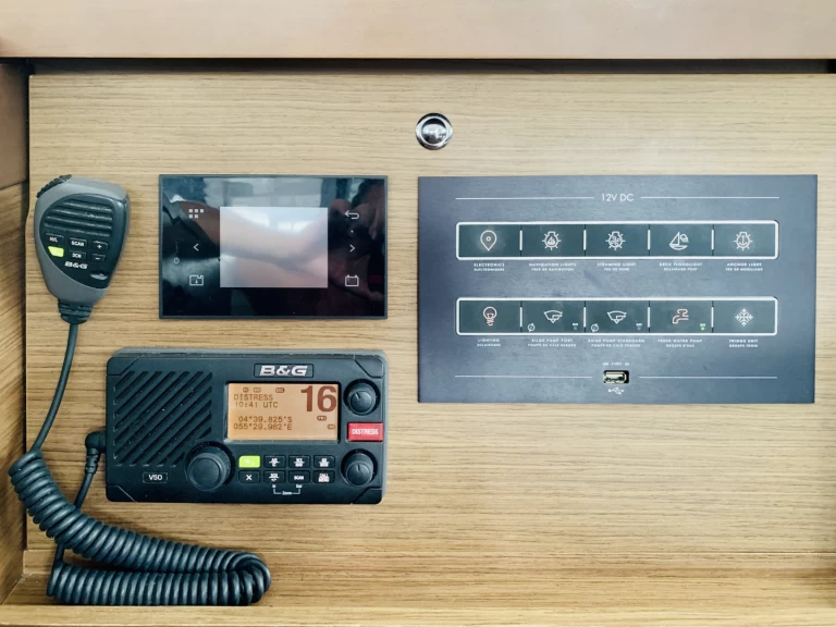 Wynajem Katamaran Lagoon z patentem 