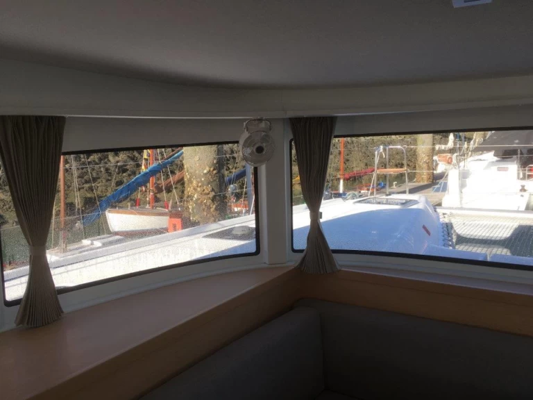 Lagoon Lagoon 42 między profesjonalistami a osobami prywatnymi w Le Marin