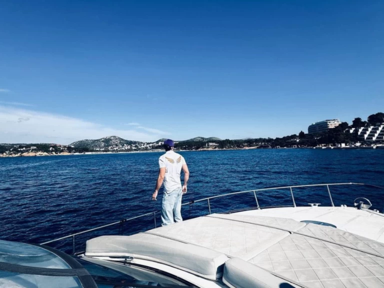 Wynajem Motorówka Pershing z patentem 