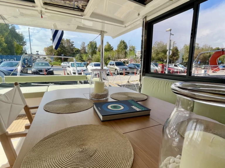 Katamaran do wynajmu w Alimos w najlepszej cenie