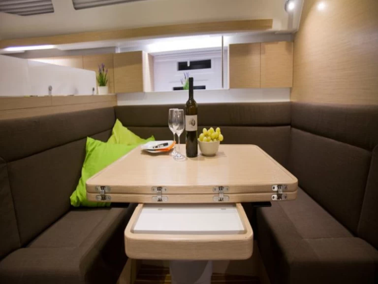 Wynajem Żaglowiec Elan z patentem 