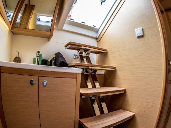 Wynajem Katamaran Lagoon z patentem 