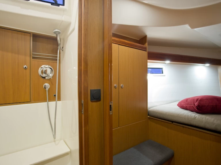 Wynajem łodzi Sibenik tanio Bavaria 45