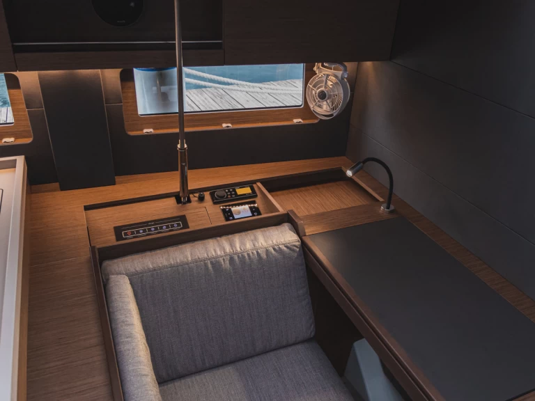 Wynajmij Bénéteau Benetau Oceanis 51.1 w Sibenik