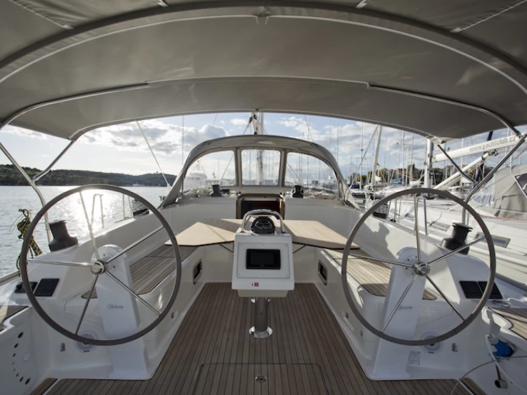 Wynajem łodzi Sibenik tanio Cruiser 46