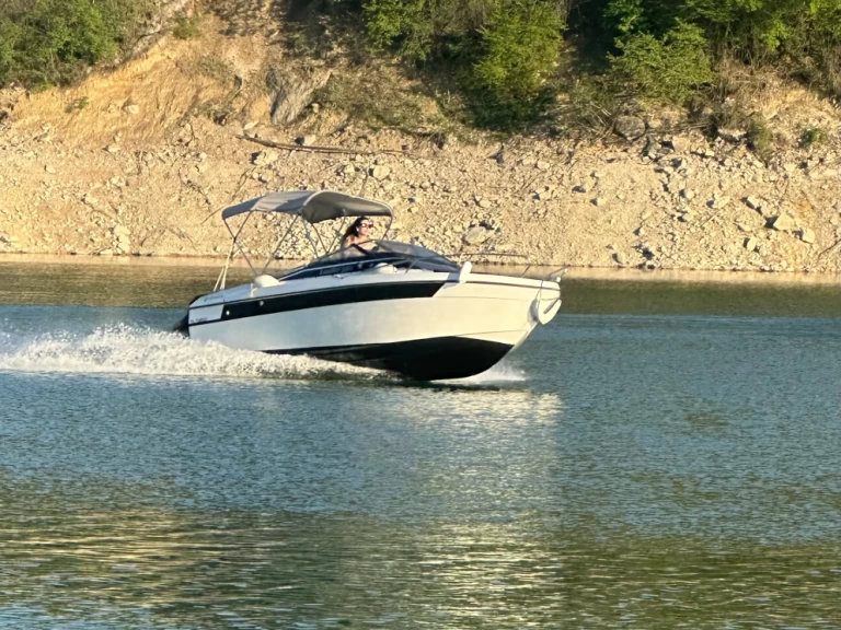 Wynajmij Motorówka z lub bez skippera Jeanneau w La Tour-du-Meix