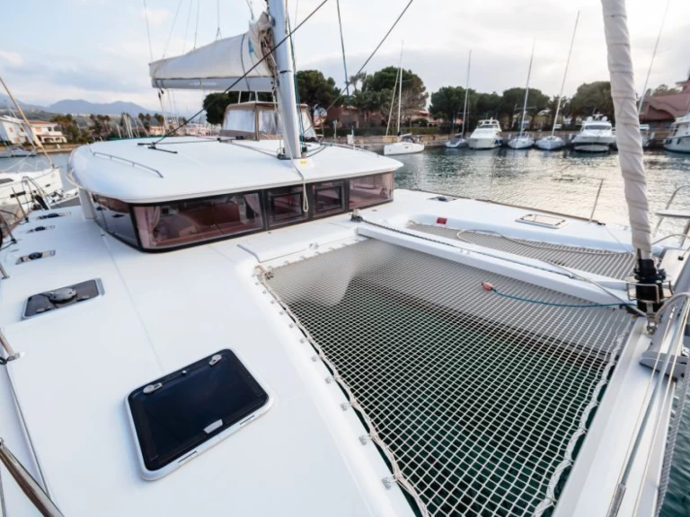 Wynajem Katamaran Lagoon z patentem 