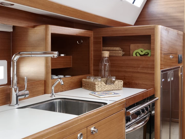 Elan Impression 45.1 między profesjonalistami a osobami prywatnymi w Cannigione