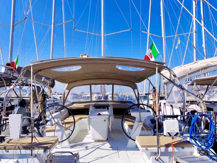 Żaglowiec do wynajmu w Castellammare di Stabia w najlepszej cenie