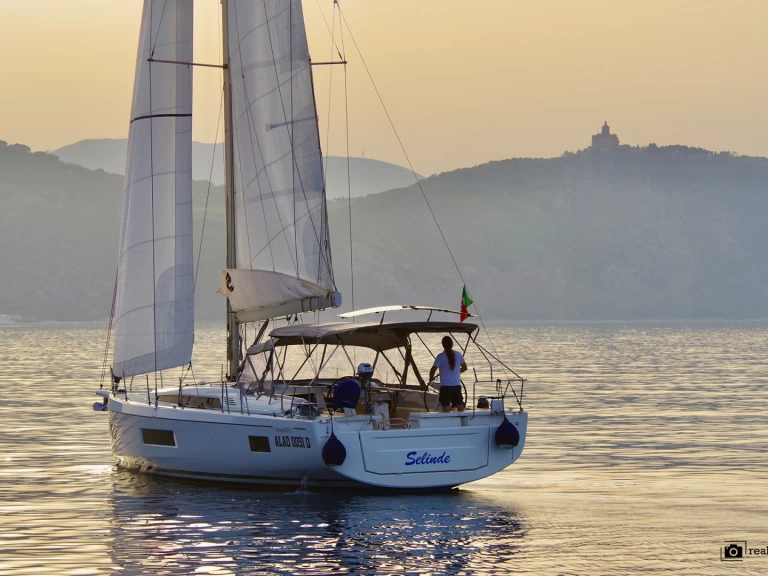 Wynajmij Bénéteau Oceanis 51.1 w Furnari