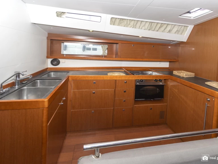 Wynajmij Bénéteau Oceanis 48 w Puntone