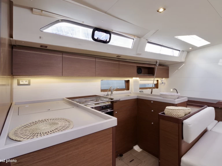 Bénéteau Oceanis 51.1 między profesjonalistami a osobami prywatnymi w Puntone