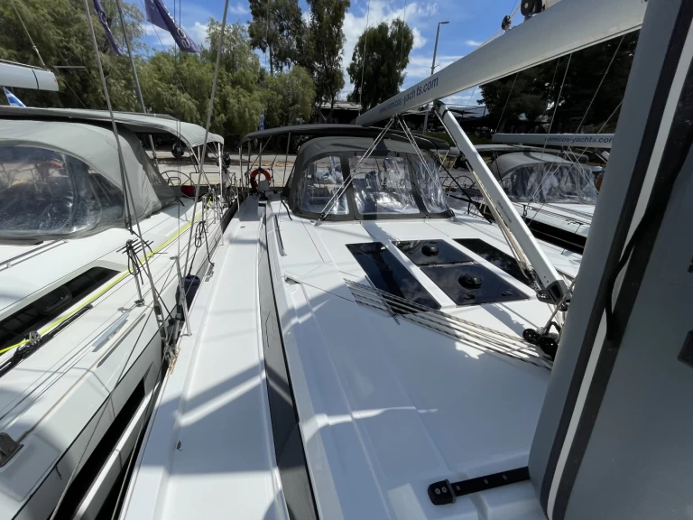 Bavaria Bavaria C46 między profesjonalistami a osobami prywatnymi w Alimos