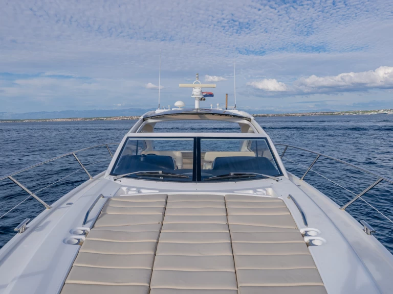 Wynajmij Sunseeker Portofino 48 w Marina Zadar