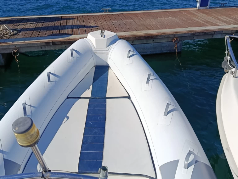 Wynajem Łódż półsztywna Altamarea z patentem 