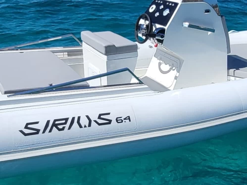 Wynajem Łódż półsztywna Astronautica z patentem 