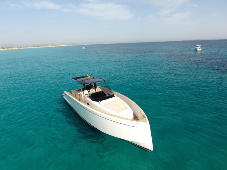 Motorówka do wynajmu w Ibiza Town w najlepszej cenie